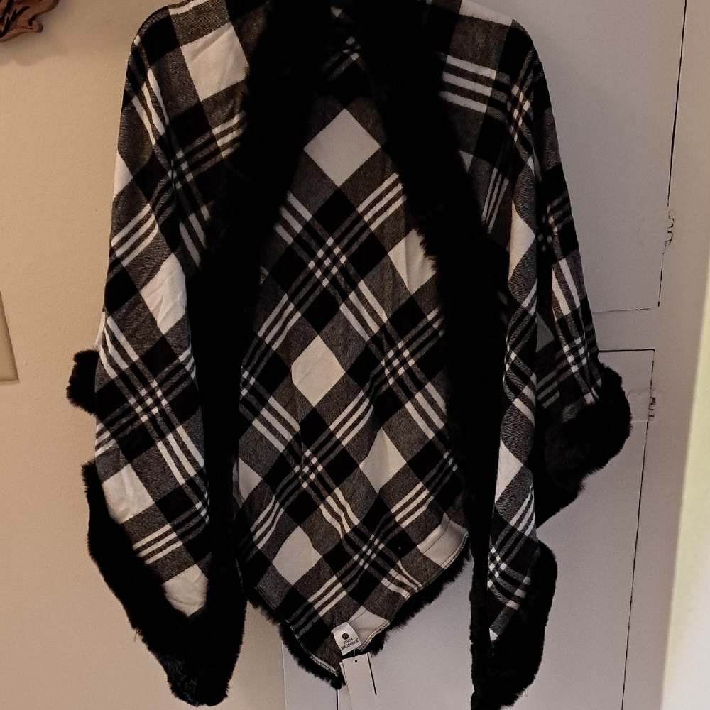 Jessica McClintock Black and White Plaid Wrap with Faux Fur